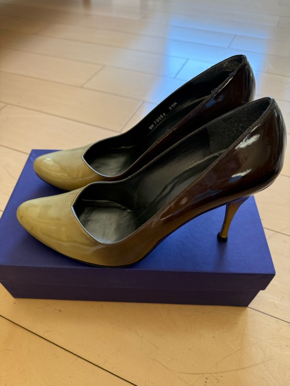 Stuart Weitzman Two-Tone Patent leather Pumps, gradient from taupe to dark olive